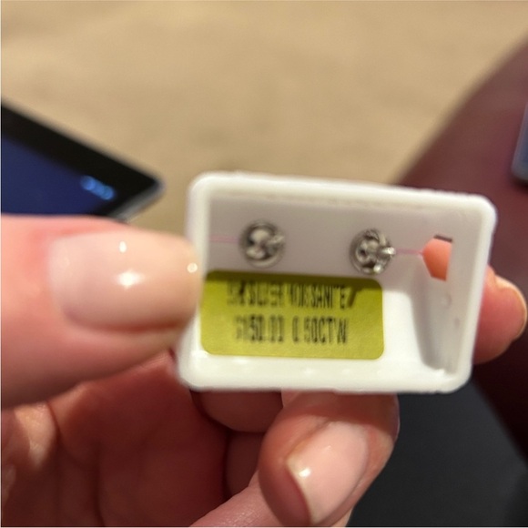 Elegant moissanite 925 Silver Stud Earrings - Picture 6 of 6